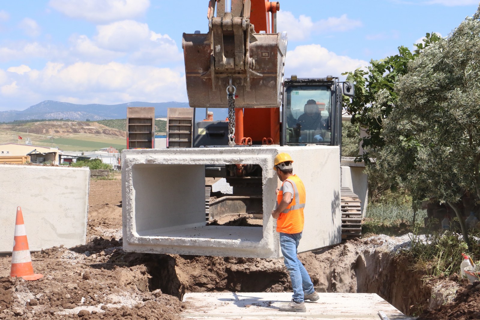 Manisa'da 150 Kilometre Altyapı Seferberliği Başlatıldı (3)