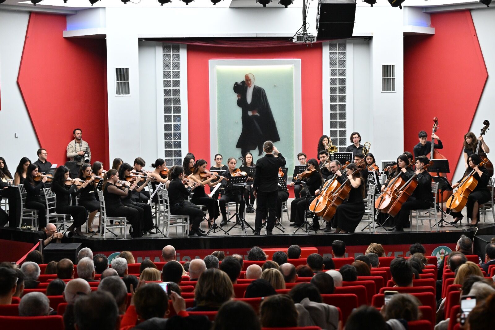 Manisa'da Aşk Sezgileri Sanatseverleri Büyüledi (2)