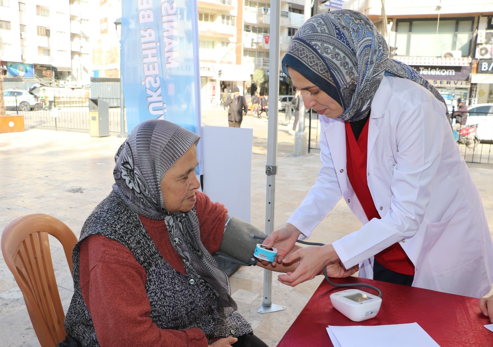 Manisa'da Dünya Sigarayı Bırakma Günü'nde Sağlık Tarama Etkinliği (2)
