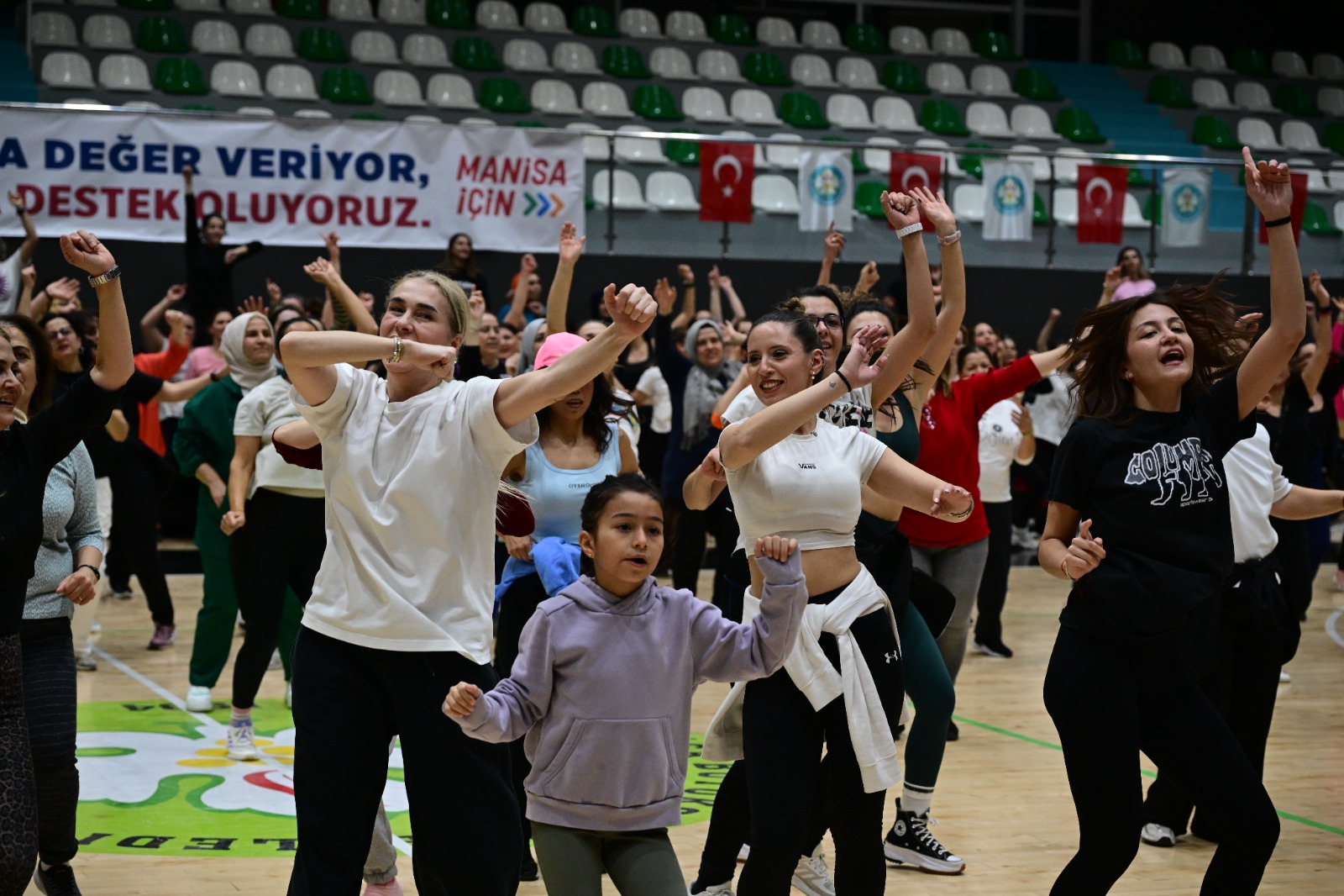 Manisa’da Sevgililer Günü Dans Etkinliği Gerçekleşti (2)