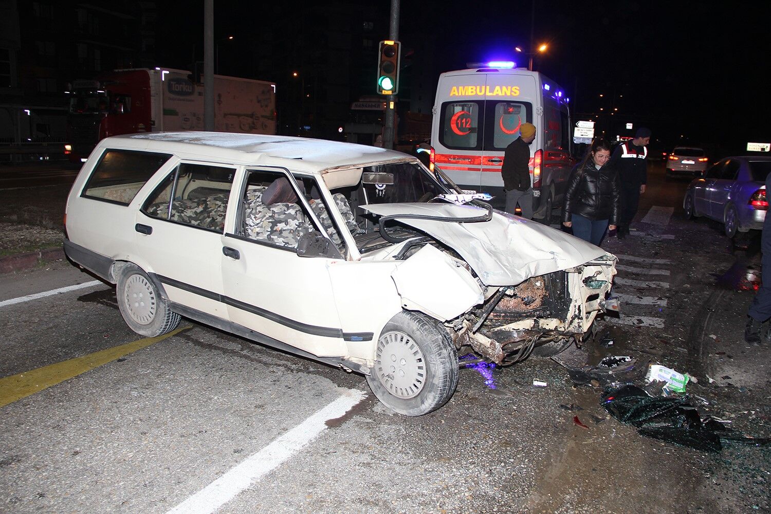 Manisa'da Zincirleme Trafik Kazası 1 Kişi Yaralandı (3)