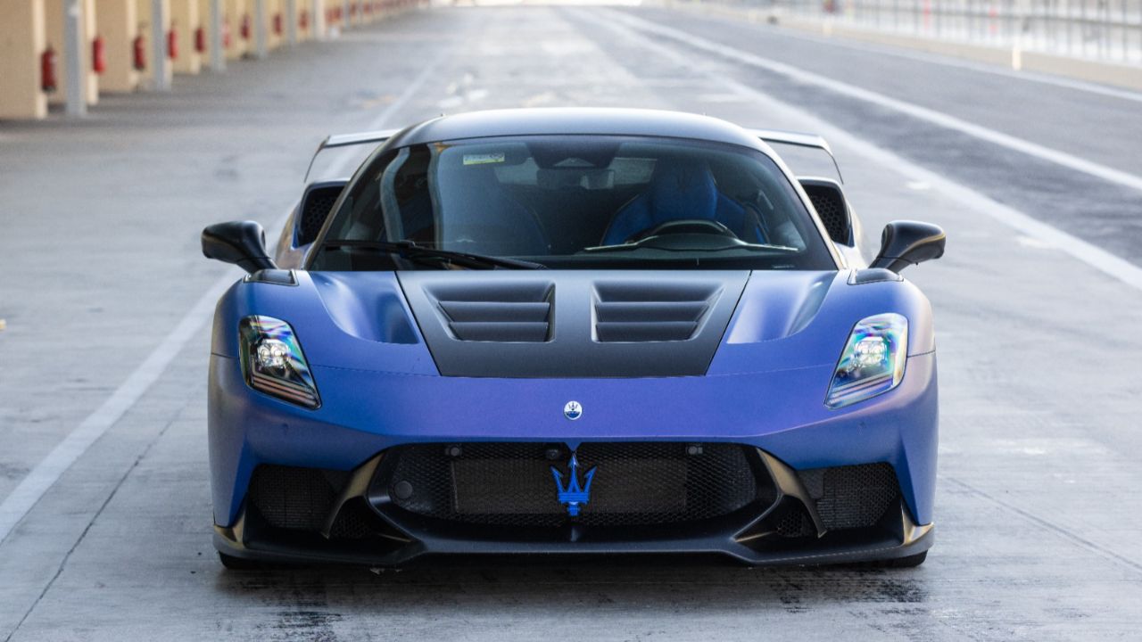 Maserati Gt2 Stradale Modelini F1 Pistinde Tanıttı
