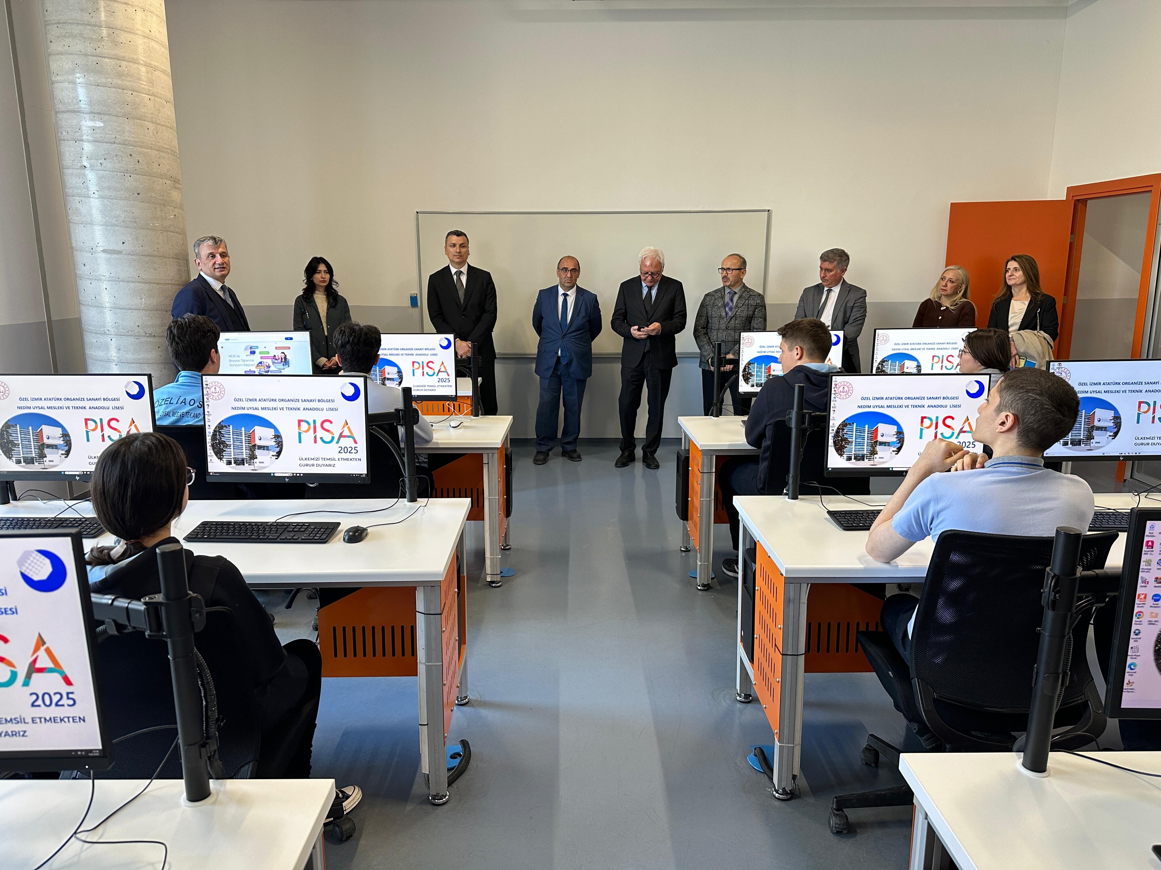 Milli Eğitim Bakan Yardımcısı Ömer Faruk Yelkenci İzmir'i Ziyaret Etti (3)