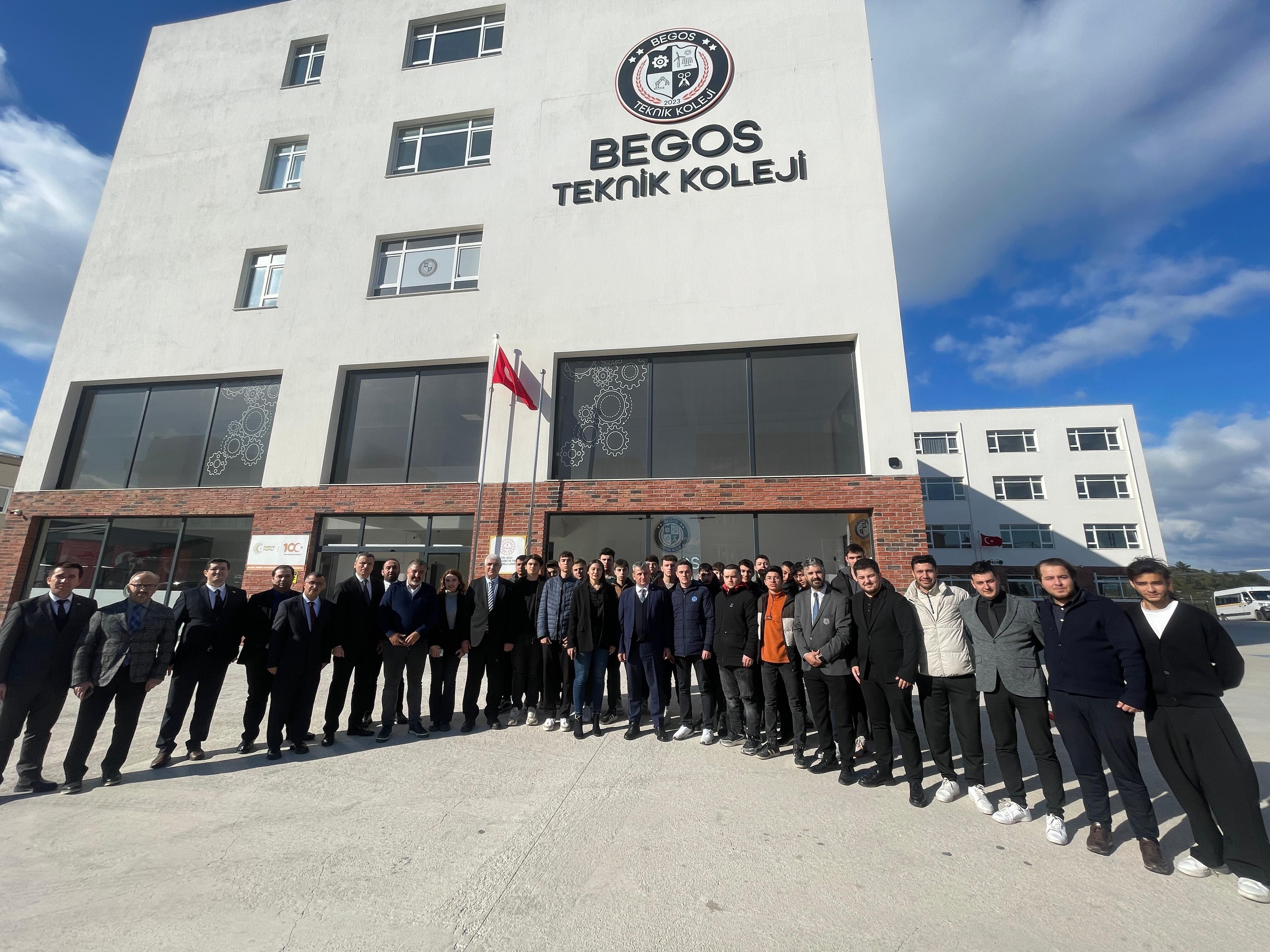 Milli Eğitim Bakan Yardımcısı Ömer Faruk Yelkenci İzmir'i Ziyaret Etti (6)