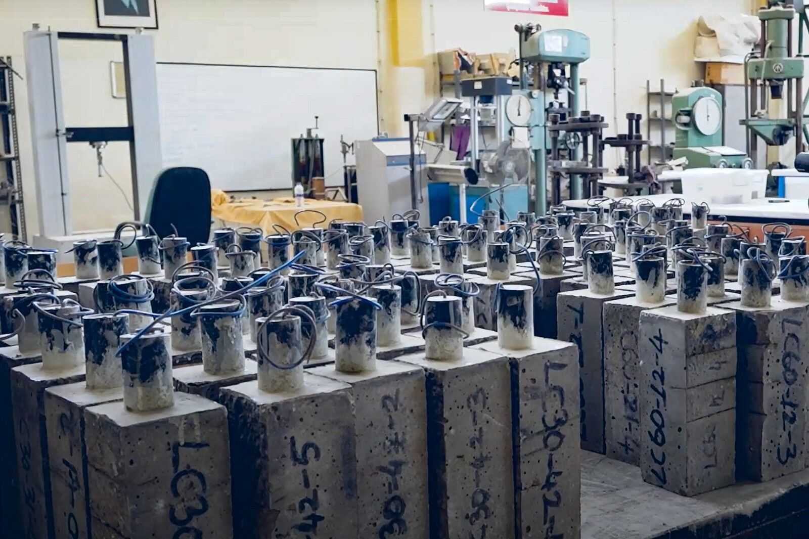 Mühendislik Fakültesi İnşaat Mühendisliği Bölümü Yapı Mühendisliği Laboratuvarı (1)