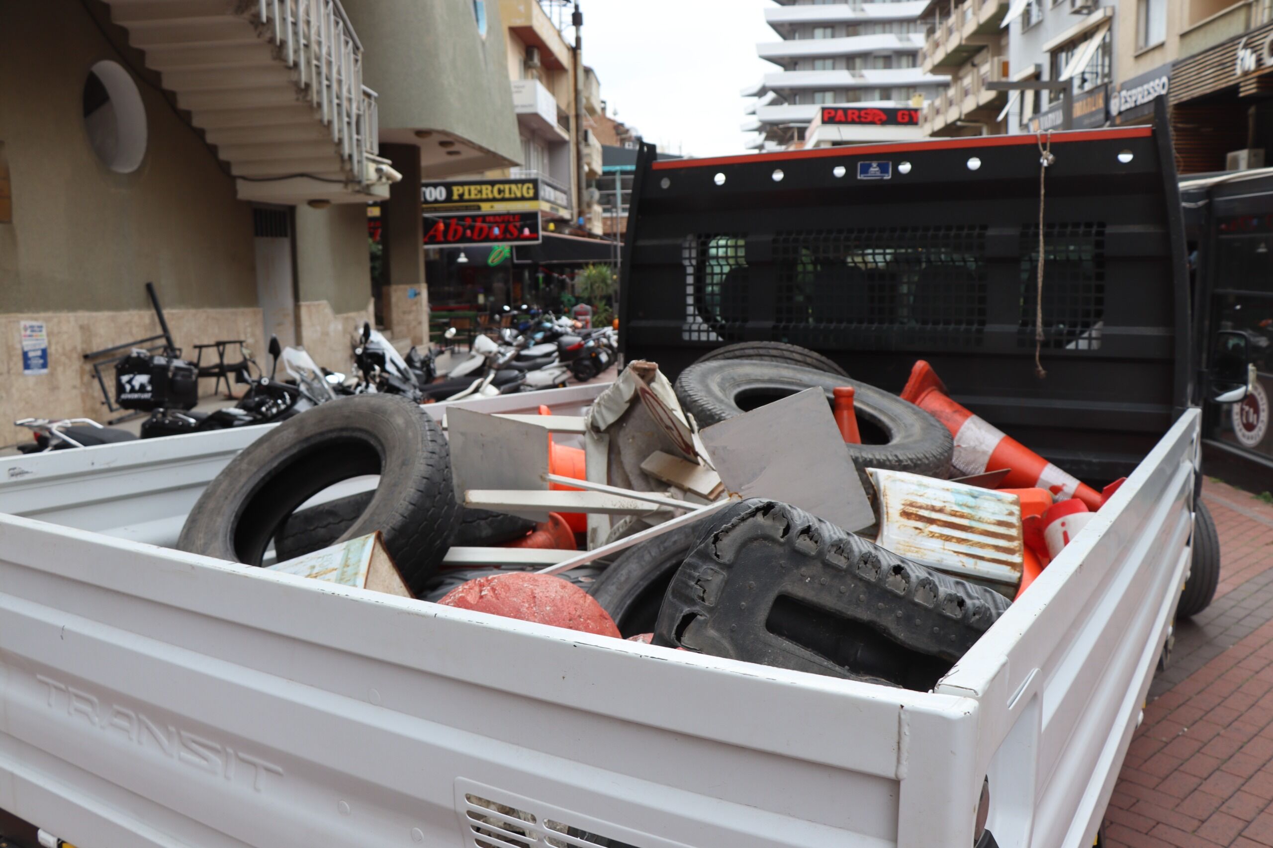 Nazilli’de Kaldırım Ve Yol Işgallerine Zabıta Müdahalesi (2)