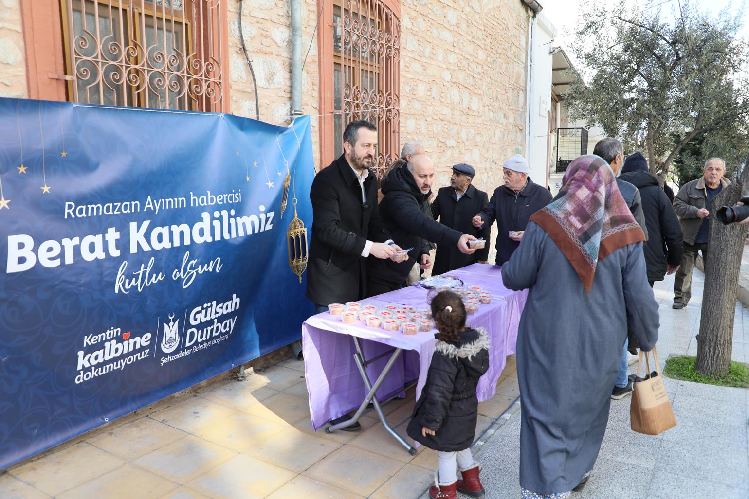 Şehzadeler Halkına Berat Kandili'ne Özel Helva Ikramı (4)