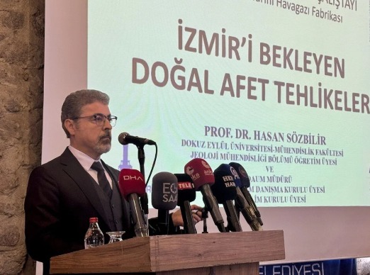 Uzmanlar Uyardı Ege'de Olası Bir Tsunami, Türkiye Kıyılarına 30 Dakikada Ulaşabilir! (2)