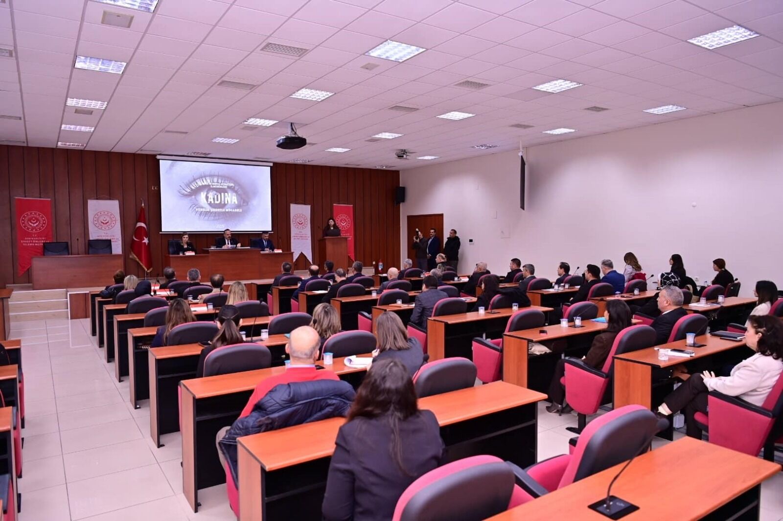 Vali Canbolat Kadınlar, Bu Toplumun Ayrılmaz Bir Parçasıdır3