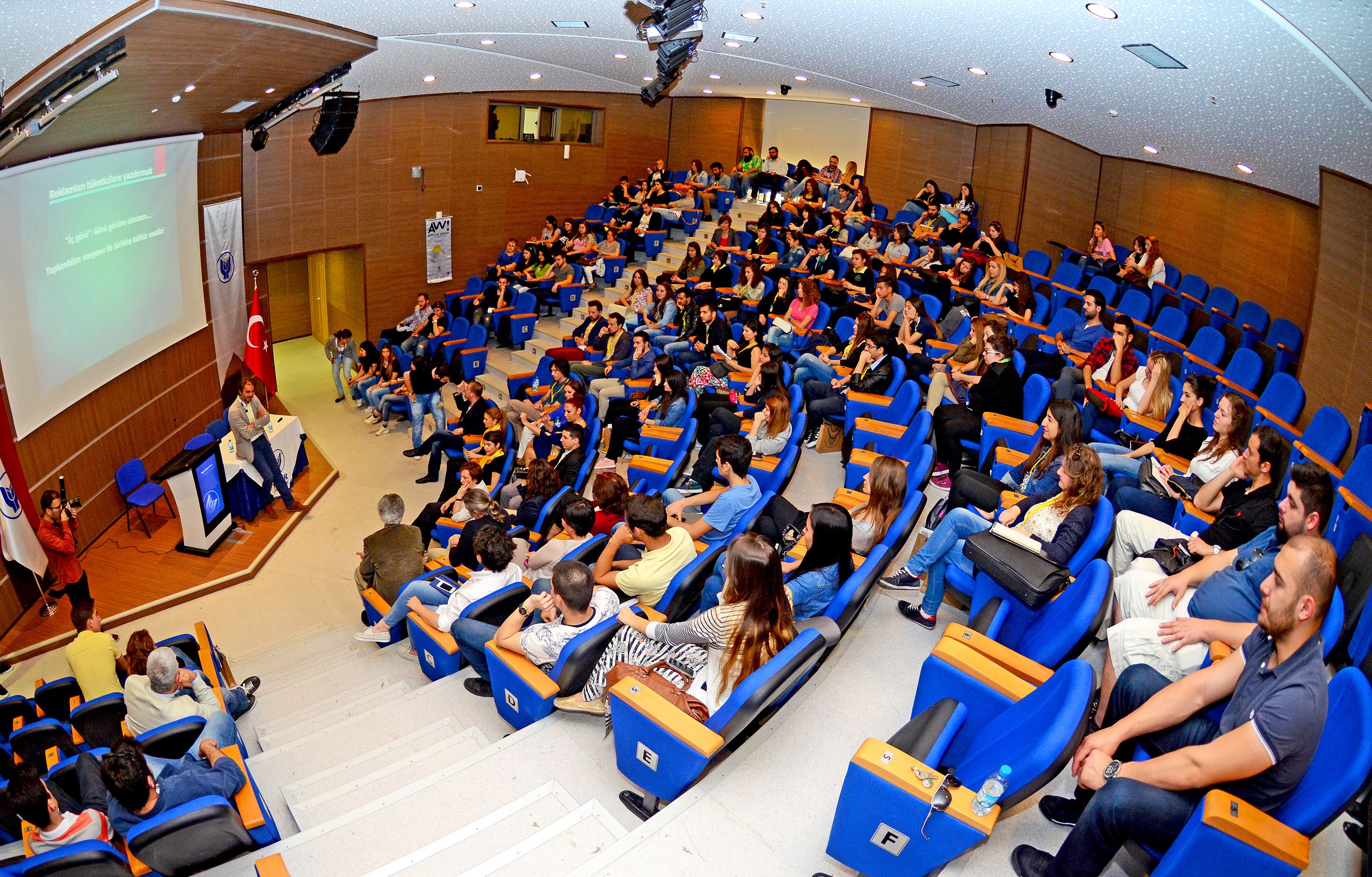 Yaşar Üniversitesi Ege'deki Birinciliğini Sürdürdü! (2)
