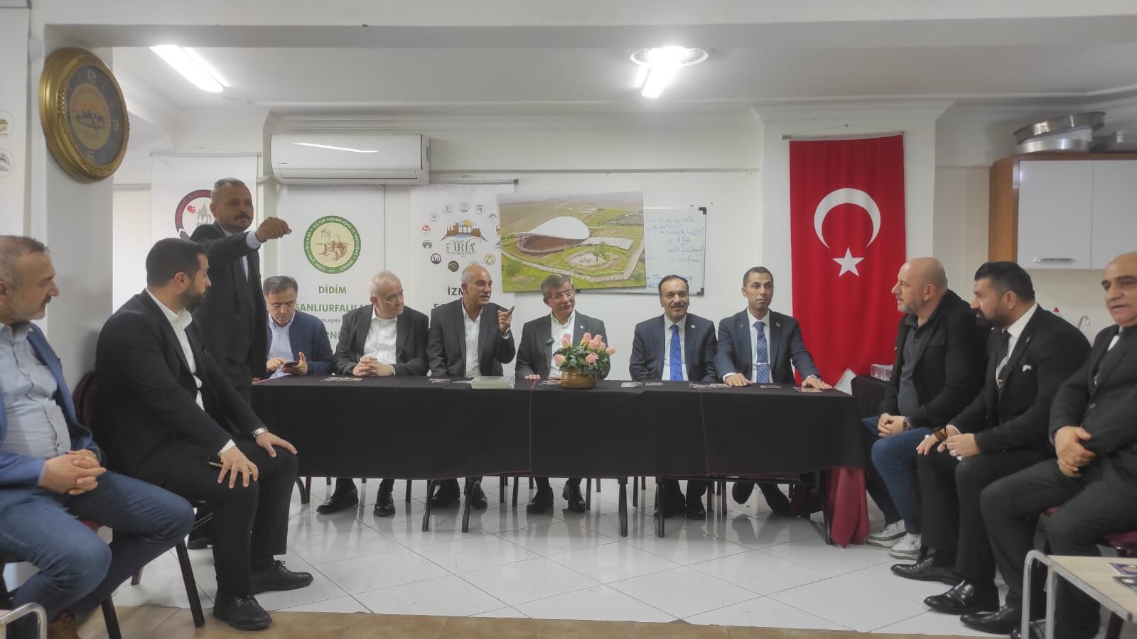 Ahmet Davutoğlu, İzmir Şanlıurfa Federasyonu'nu Ziyaret Etti (7)