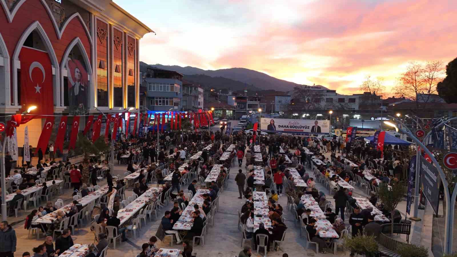 Aydın Büyükşehir Belediyesi, Koçarlı’da Ramazan Bereketini Paylaştı 1