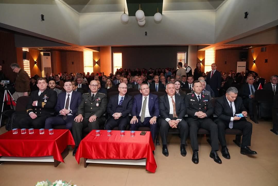 Ayvalık’ta İstiklal Marşı’nın 104. Yılı Coşkuyla Kutlandı (3)