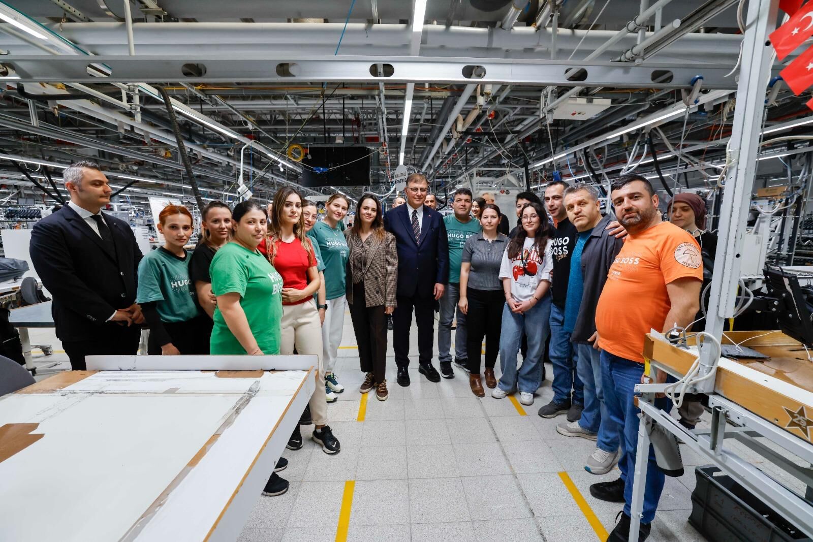 Başkan Cemil Tugay'dan Emekçi Kadınlara Anlamlı Ziyaret 4