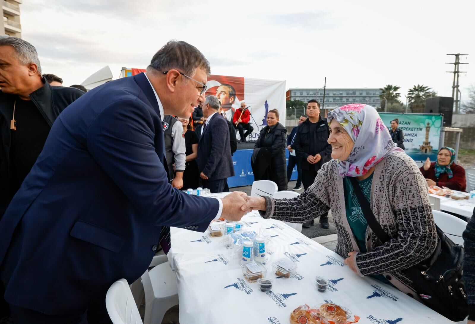 Başkan Tugay Çiğlililerle Iftarda Buluştu 'İnsanlarımız Hep Iyi Günler Görsün' (1)