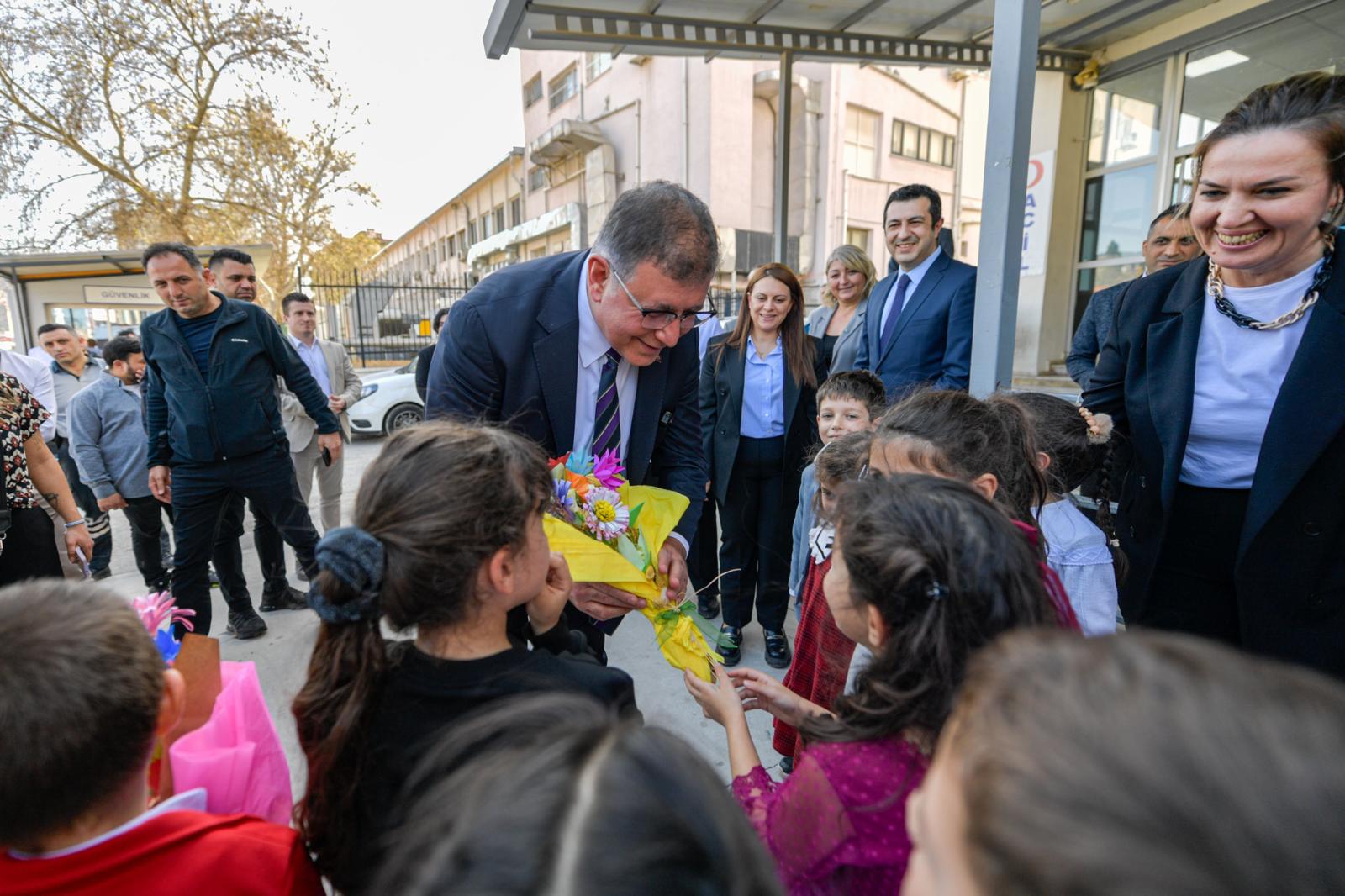 Başkan Tugay'a Mustafa Kemal Atatürk Imzalı Tıp Bayramı Hediyesi2