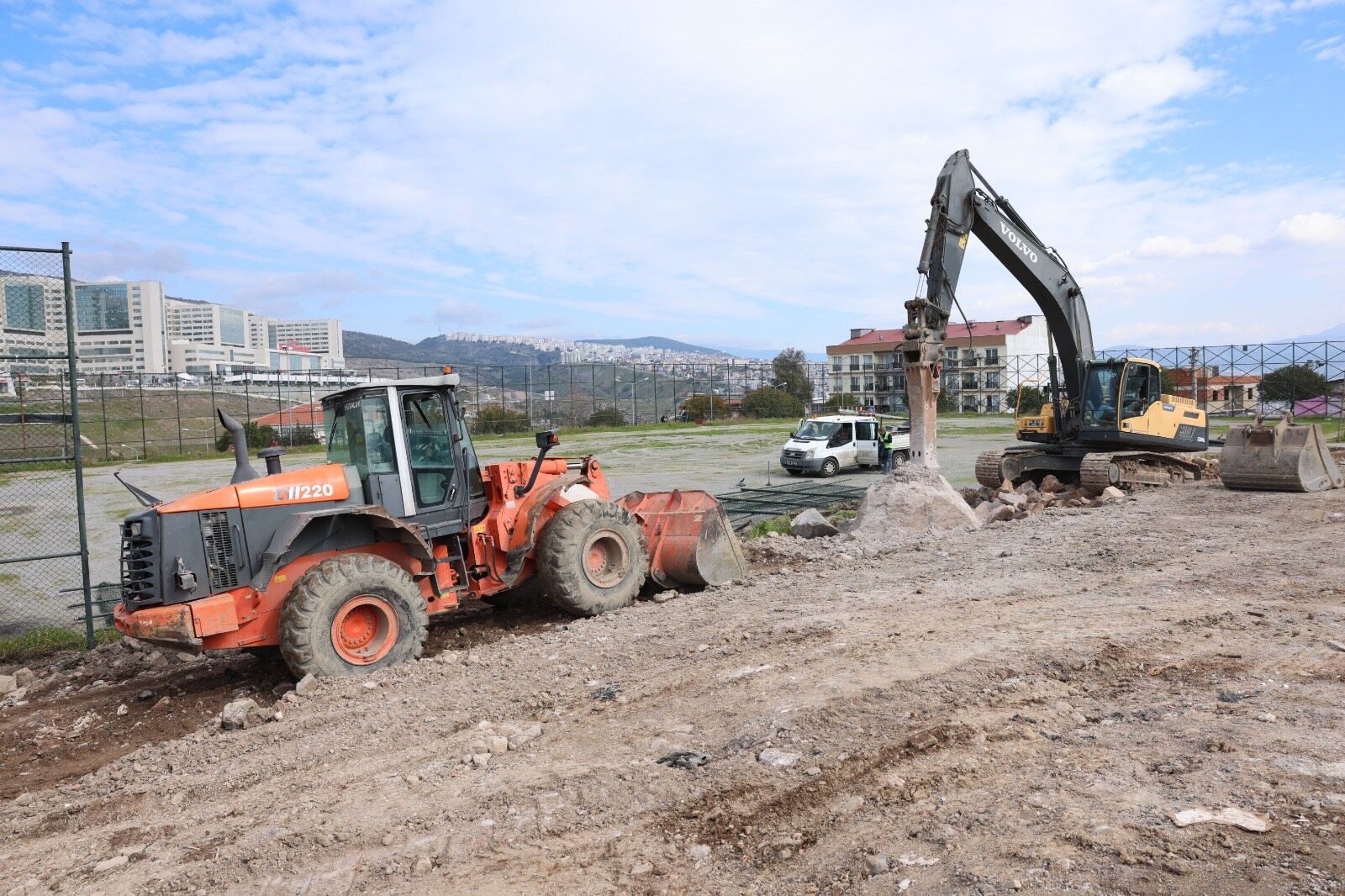 Bayraklı'da Yeni Sosyal Ve Spor Tesisi Çalışmaları Başladı (1)
