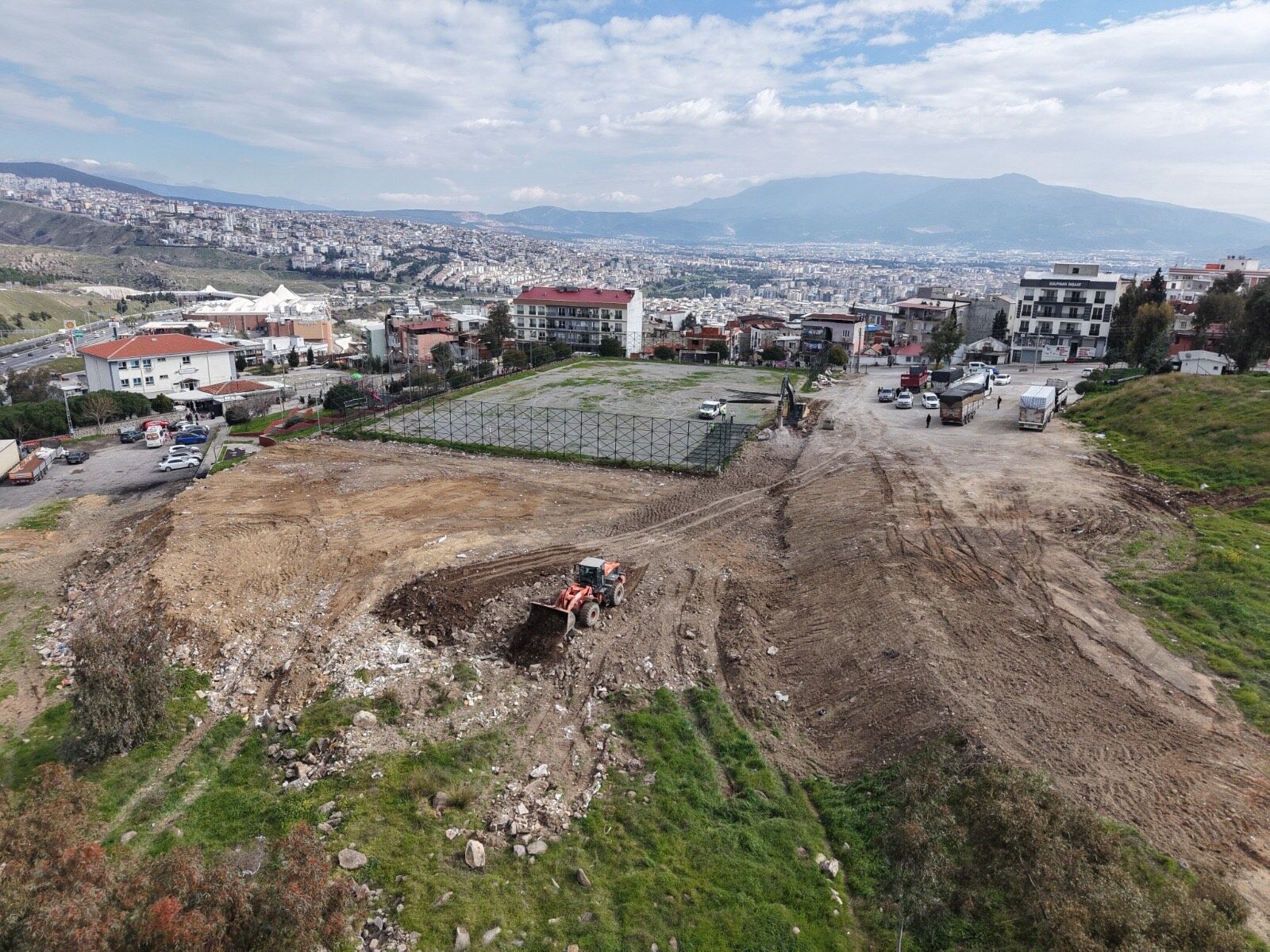 Bayraklı'da Yeni Sosyal Ve Spor Tesisi Çalışmaları Başladı (3)