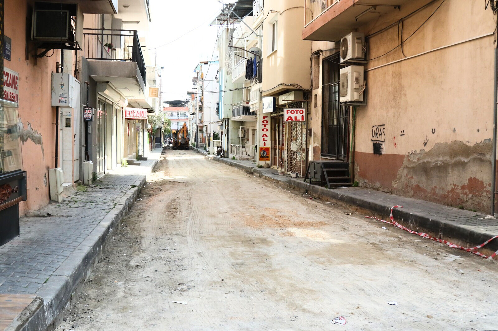 Bayraklı’da Yol Yenileme Seferberliği (1)