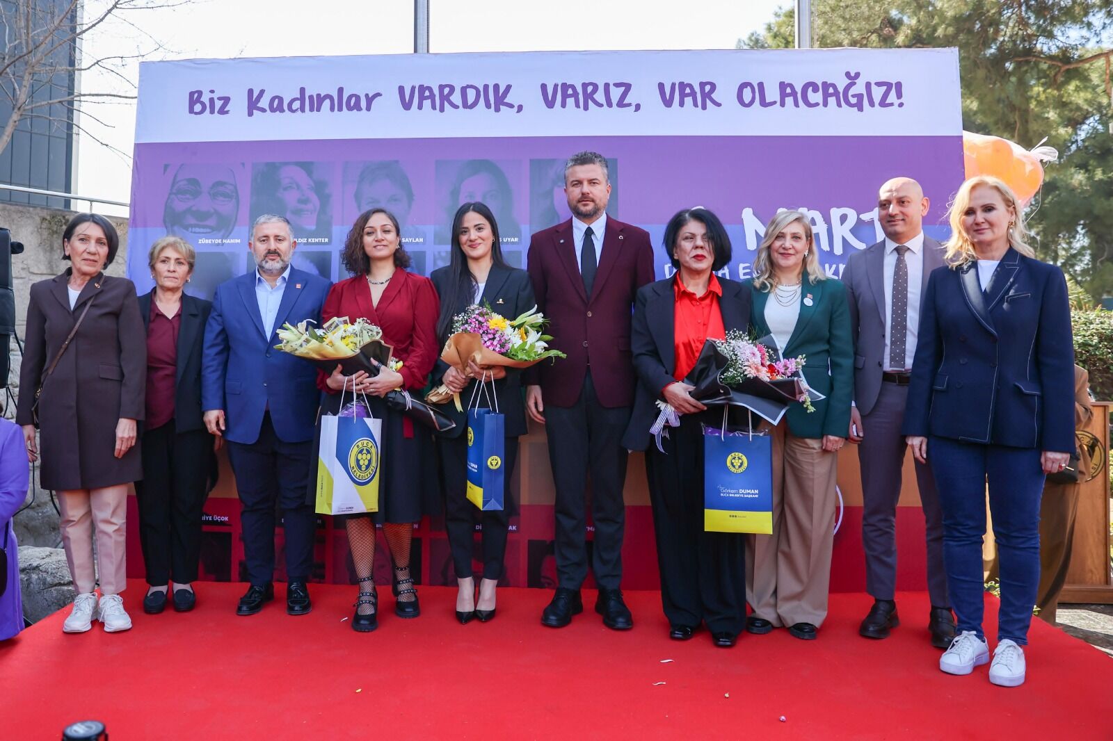 Buca'da Balonlar Kadınlar Günü Için Havalandı (2)