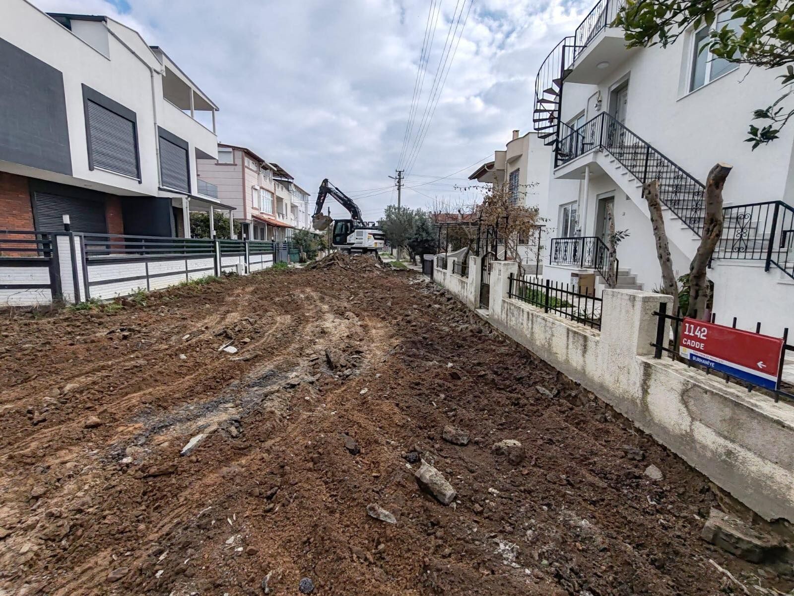Burhaniye Belediyesi, Yollarda Konforu Ve Güveni Artırıyor (3)
