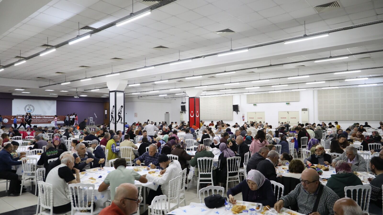 Burhaniye’de Ramazan Dayanışması Büyüyor (4)