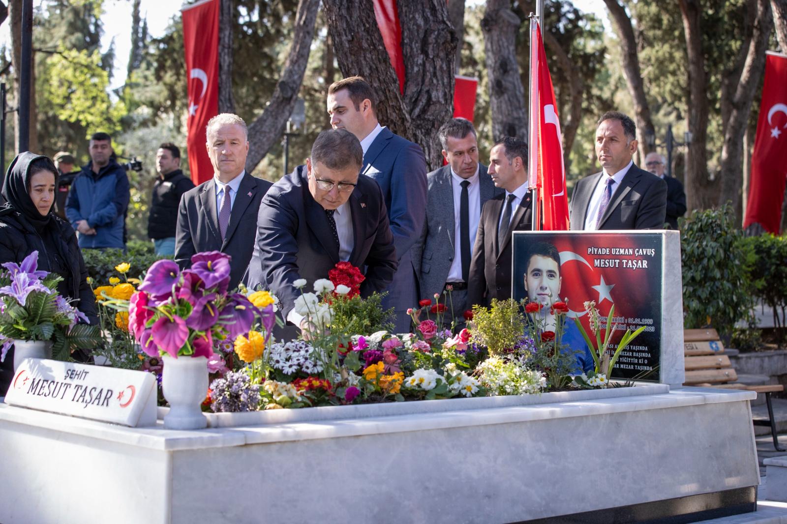 Çanakkale Zaferi’nin 110. Yılında Kadifekale Şehitliği'nde Anlamlı Tören