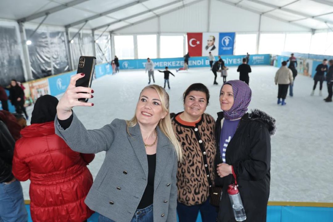 Denizli Merkezefendi Buz Pateni Pistine 25 Bin Kişi Ilgi Gösterdi (4)