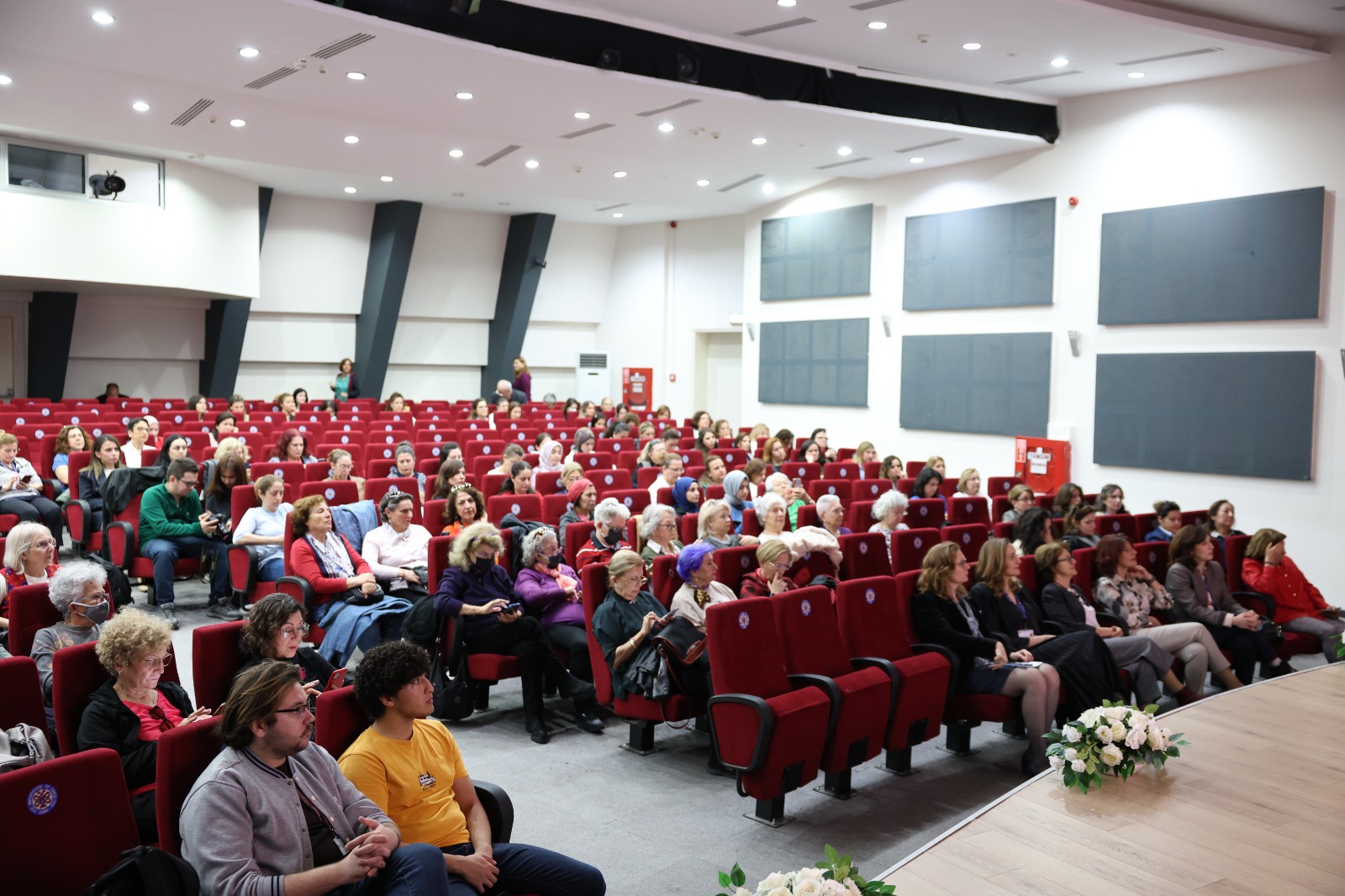 Ege Üniversitesi'nde Kadınlar Günü Etkinliği Kadın Sağlığına Dikkat Çekildi (3)