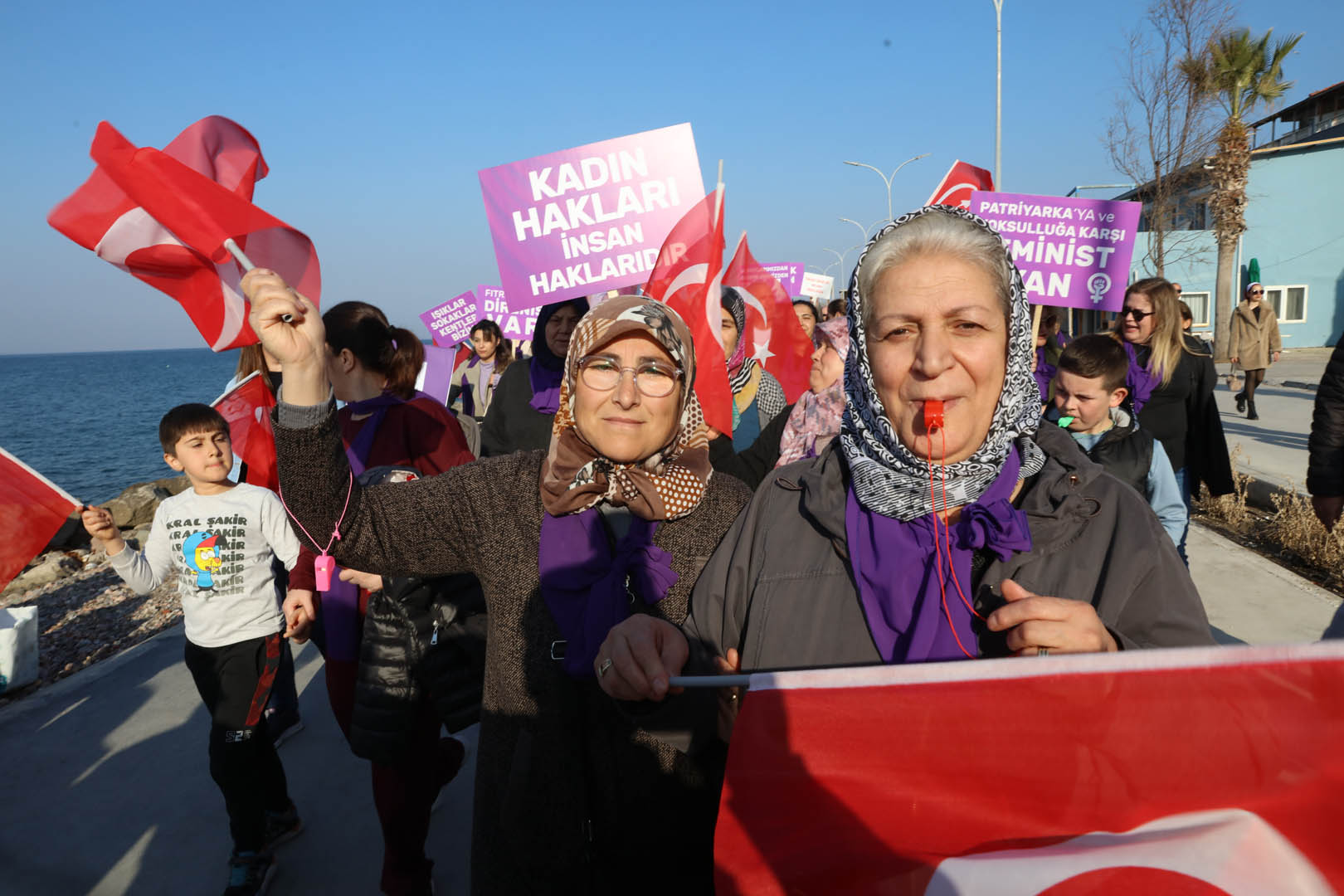 Güzelbahçe’de Kadın Hakları Için Tersine Yürüyüş Yapıldı (3)