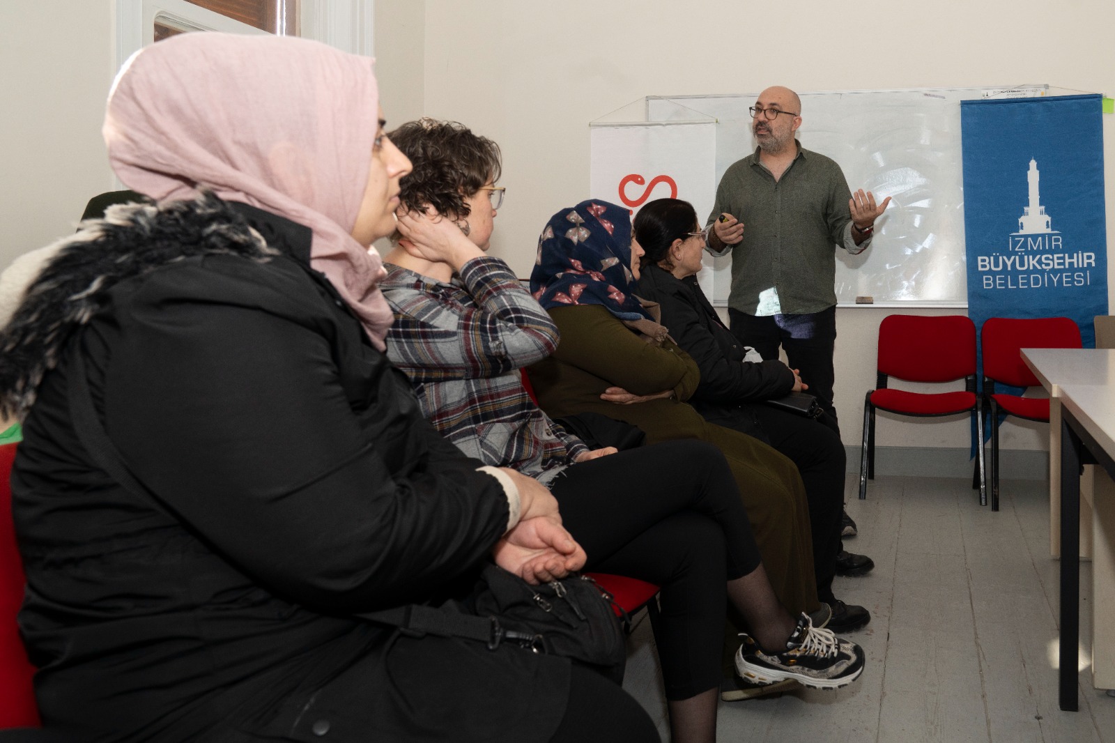 İzmir Büyükşehir Belediyesi'nden Annelere Madde Bağımlılığı Eğitimi