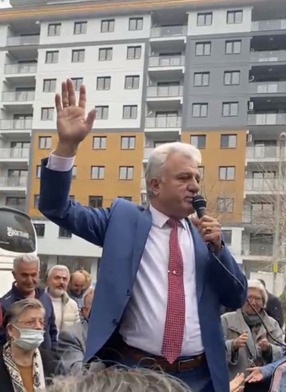 İzmir Depremzedeleri Hak Mücadelesini Sürdürüyor (1)