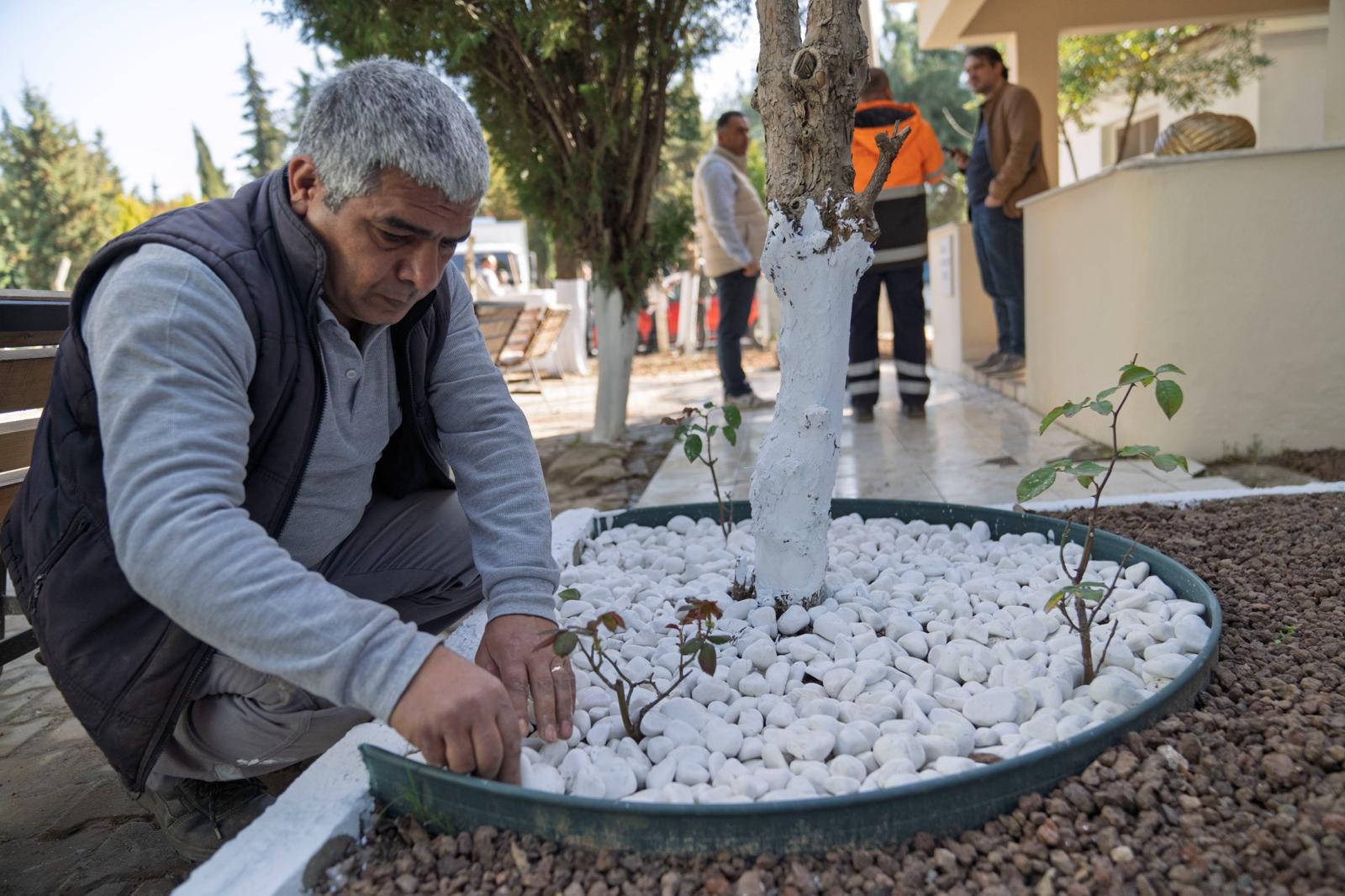 İzmir Mezarlıklarında Bayram Için Yoğun Temizlik Çalışması Başladı3