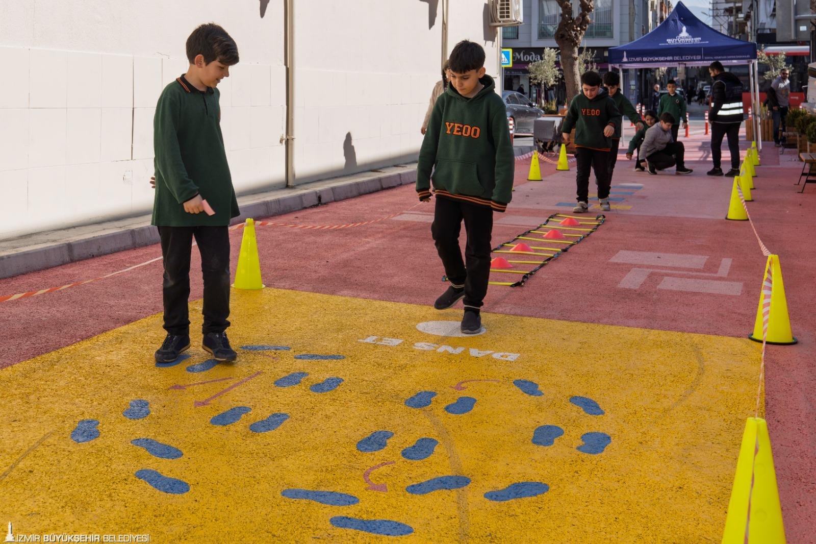 İzmir’de Çocuklara Özel Trafiksiz Oyun Sokağı!2