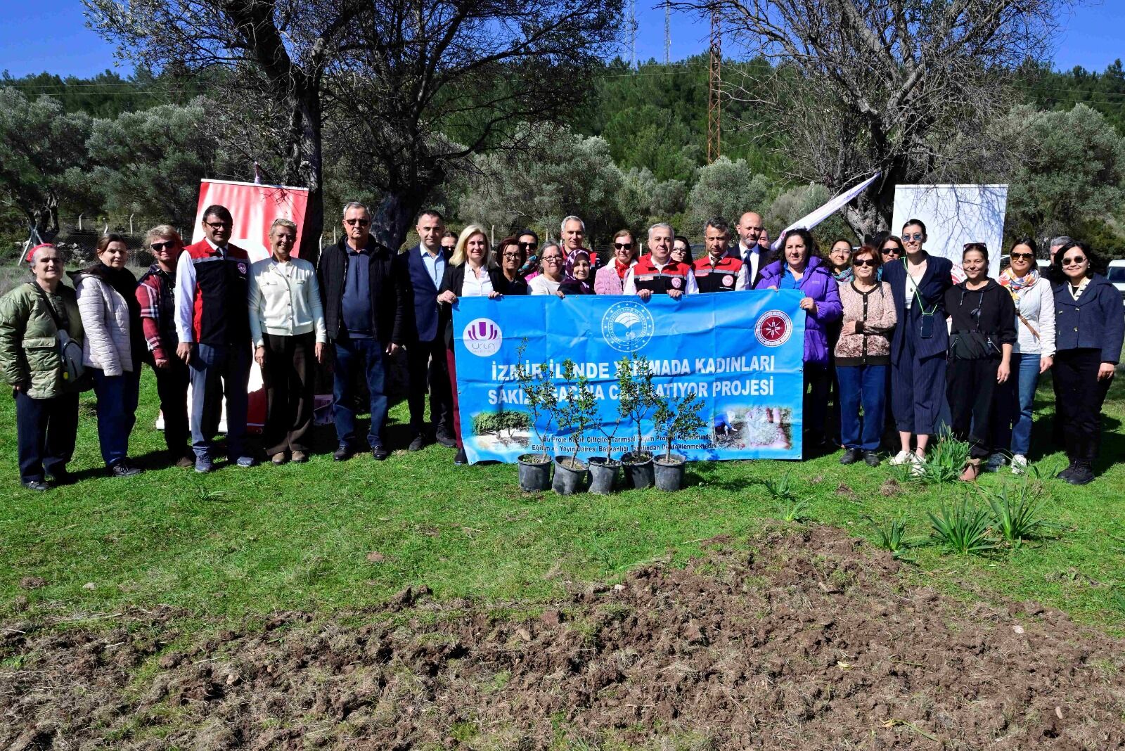 İzmir’de Kadın Çiftçilere Sakız Ağacı Eğitimi Ekonomik Fırsatın Kapılarını Aralıyor (1)