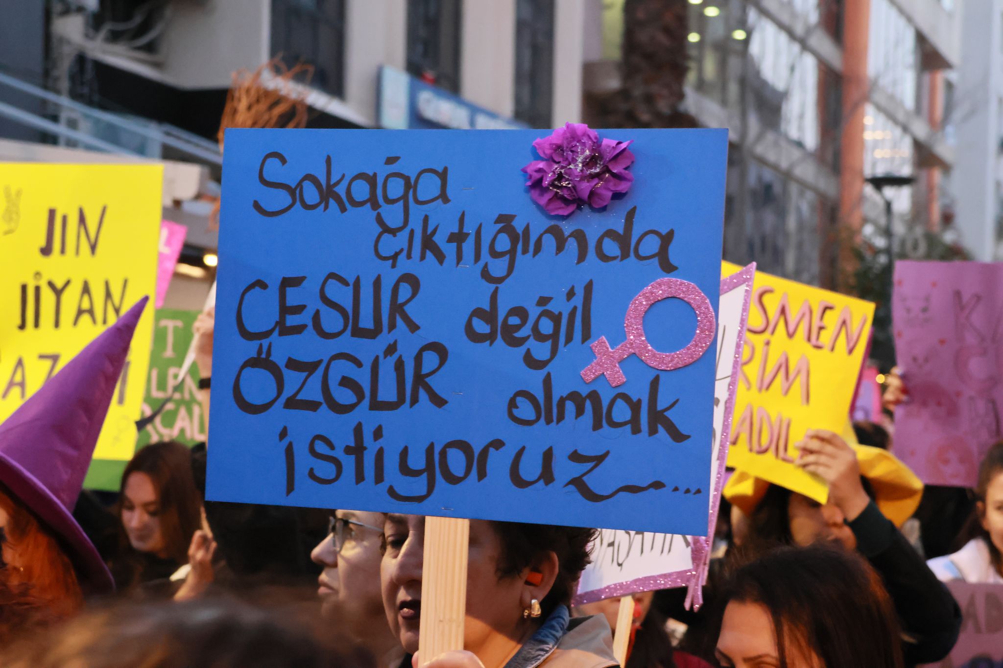İzmir’den Kadın Isyanı Ekonomik Yük Omuzlarımızdan Inmiyor (4)