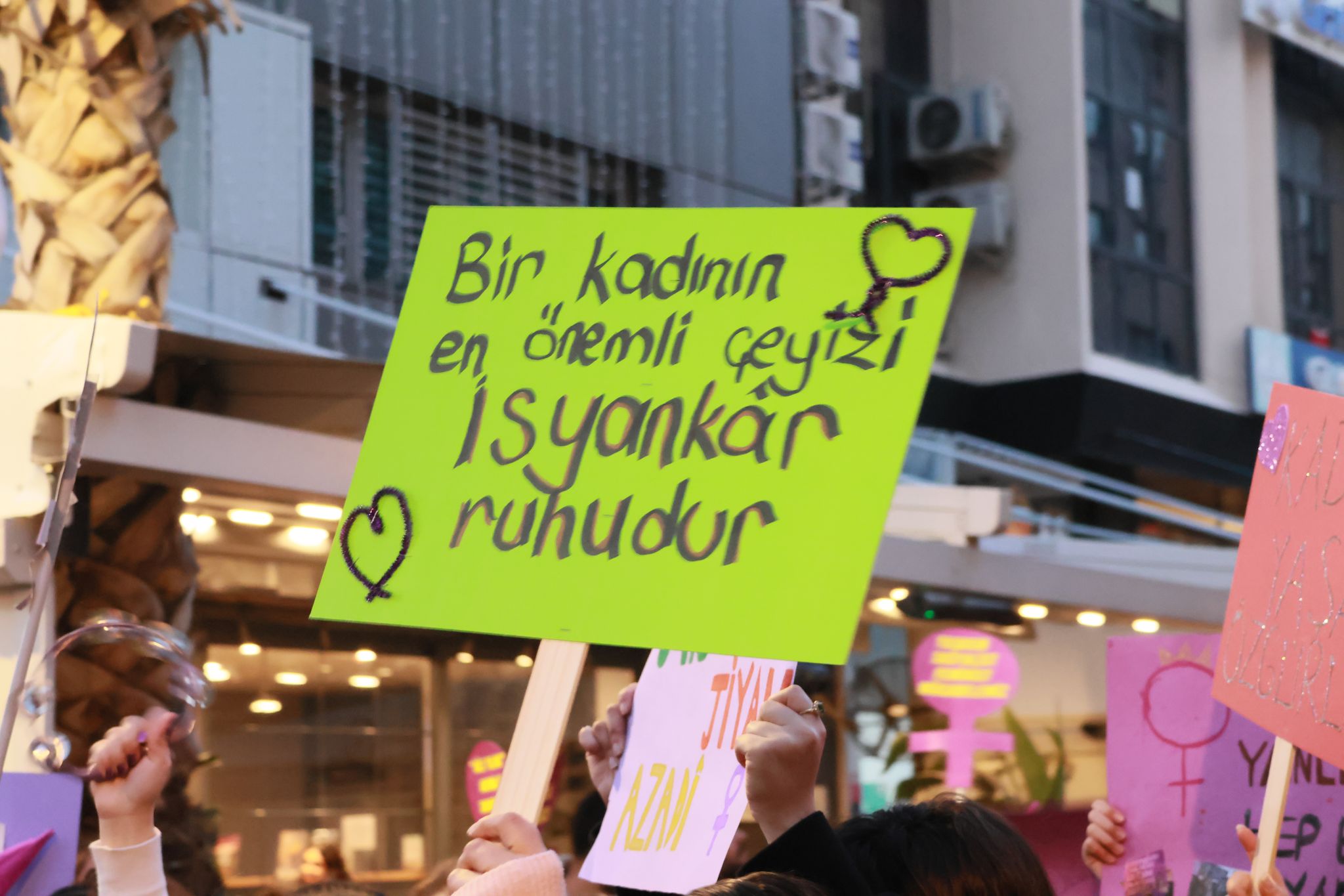 İzmir’den Kadın Isyanı Ekonomik Yük Omuzlarımızdan Inmiyor (5)