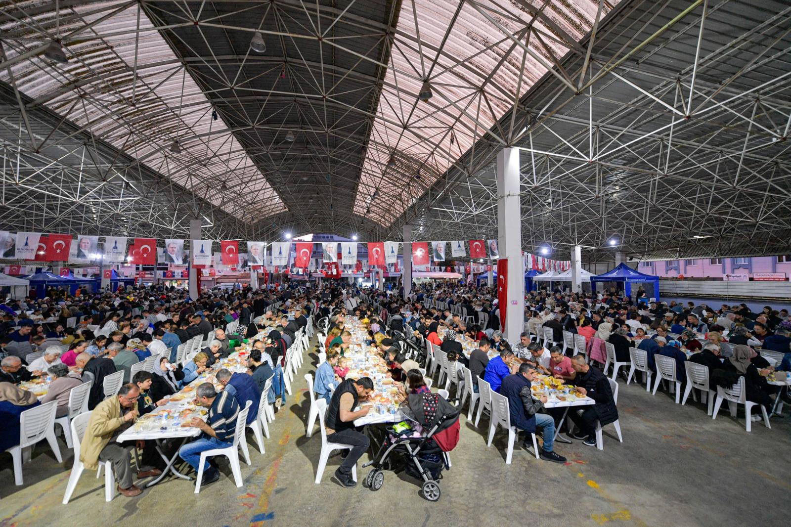 İzmir’in Iftar Sofraları Gaziemir’de Devam Etti 3