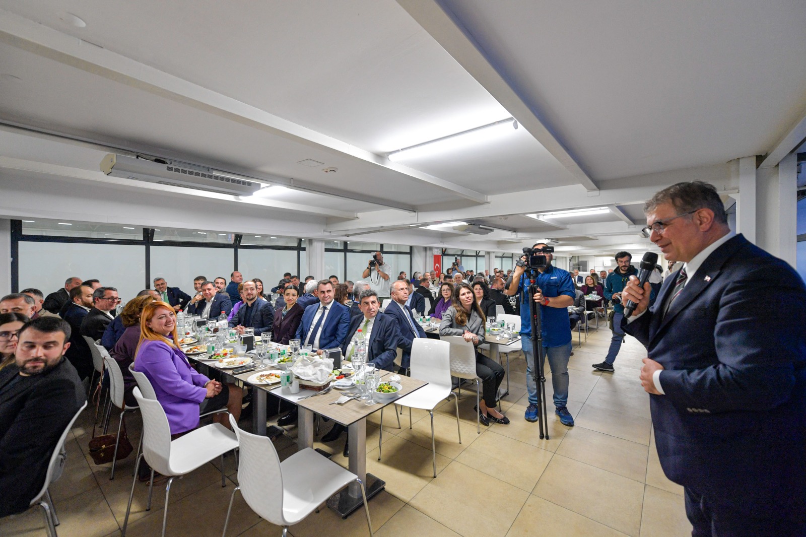 İzmirli Meclis Üyelerinden Iftarda Birlik Ve Dayanışma Örneği