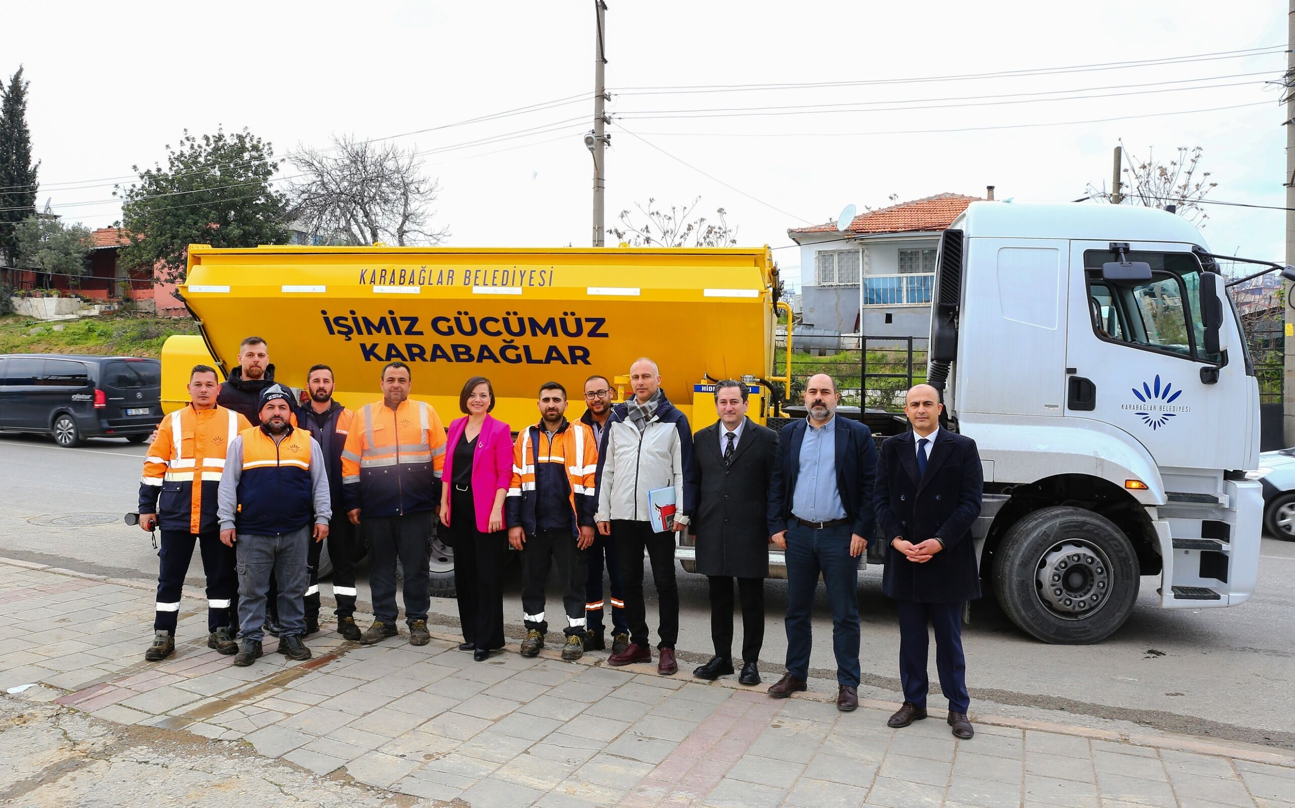 Karabağlar Belediyesi, Asfalt Yama Robotu Ile Yolları Hızla Onarıyor (3)