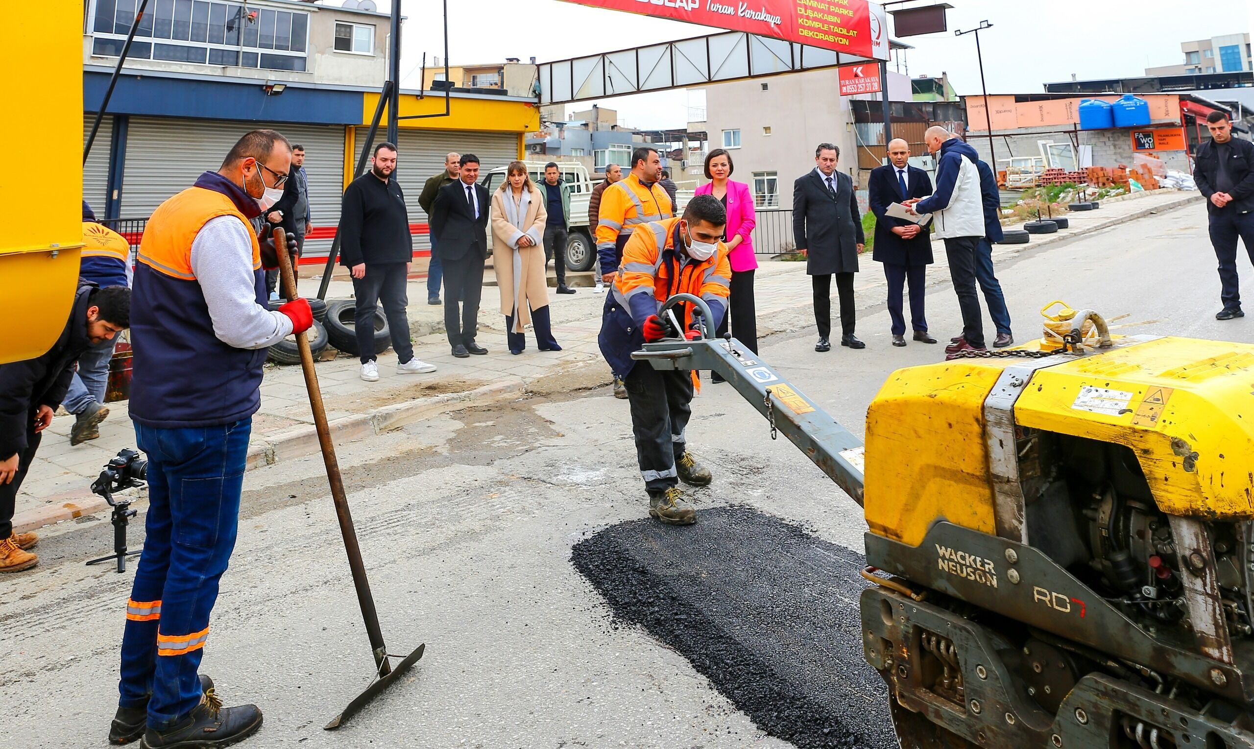 Karabağlar Belediyesi, Asfalt Yama Robotu Ile Yolları Hızla Onarıyor (8)