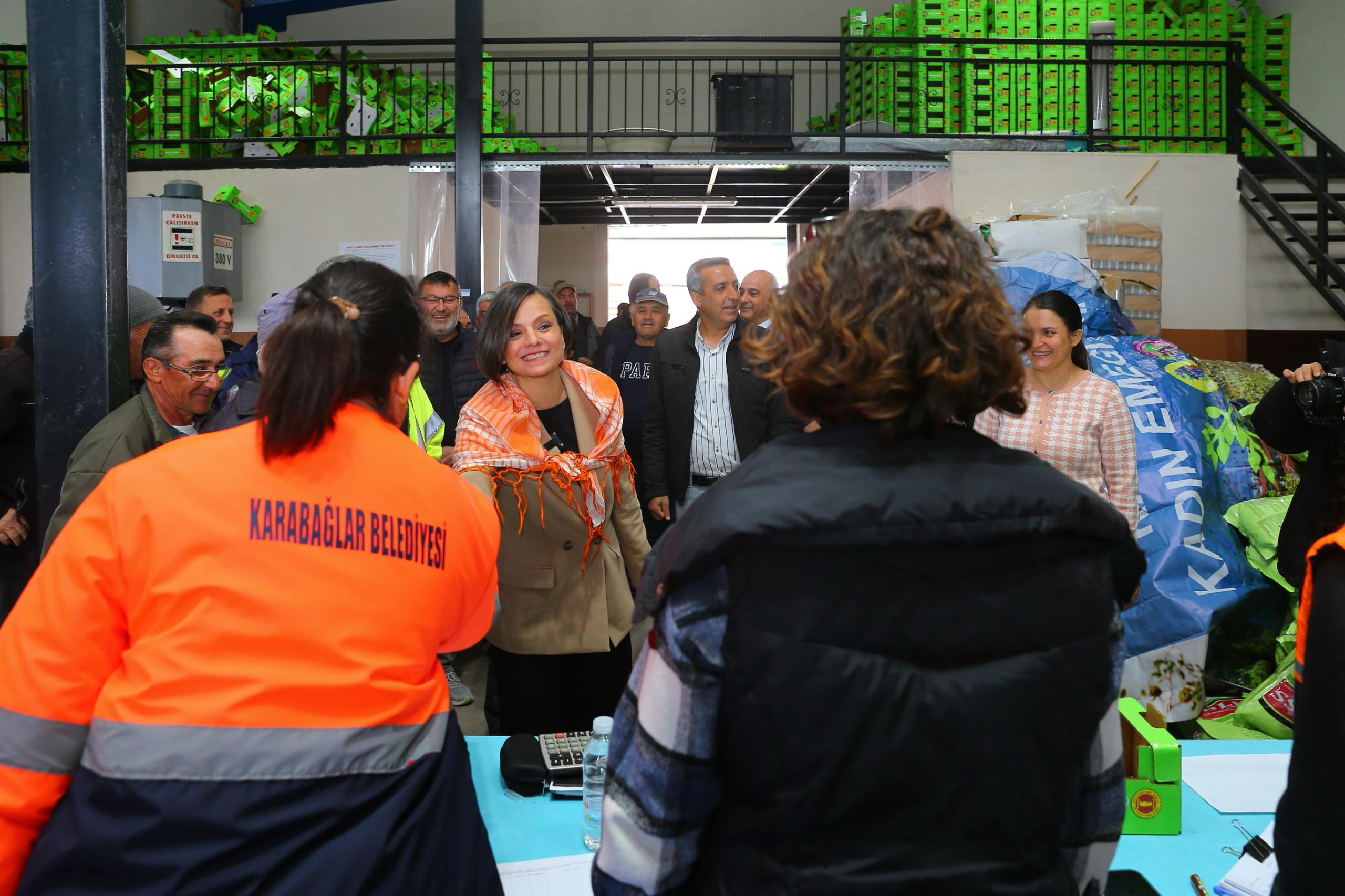 Karabağlar Belediyesi, Üreticilerin Yanında Gübre Ve Bordo Bulamacı Dağıtımı Yapıldı (2)-1