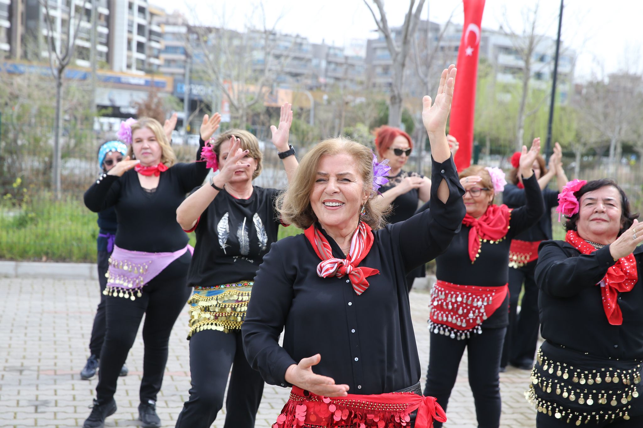 Karşıyaka'da Yaşlılara Saygı Haftası Çeşitli Etkinliklerle Başladı (5)