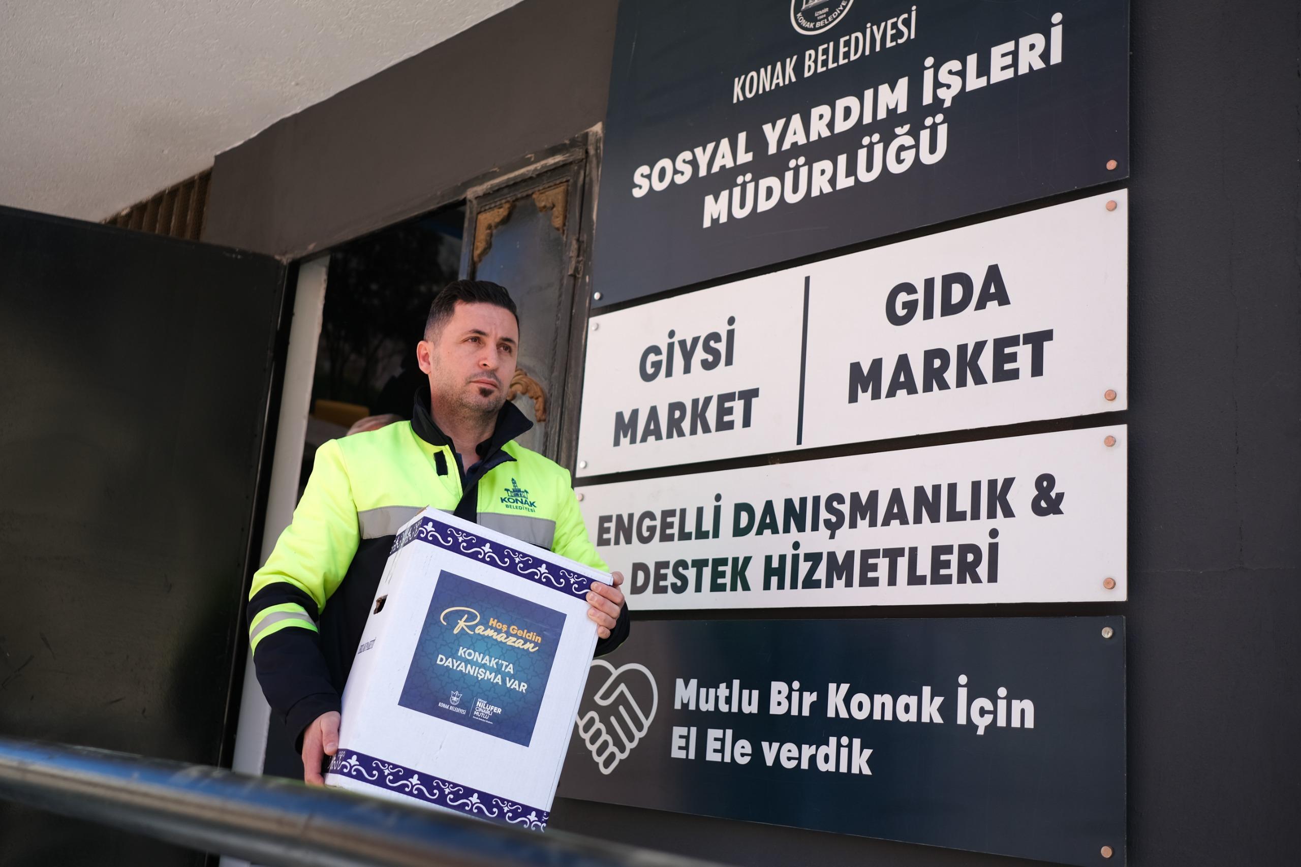 Konak’ta Dayanışma Kolileri Vatandaşlarla Buluşuyor (4)