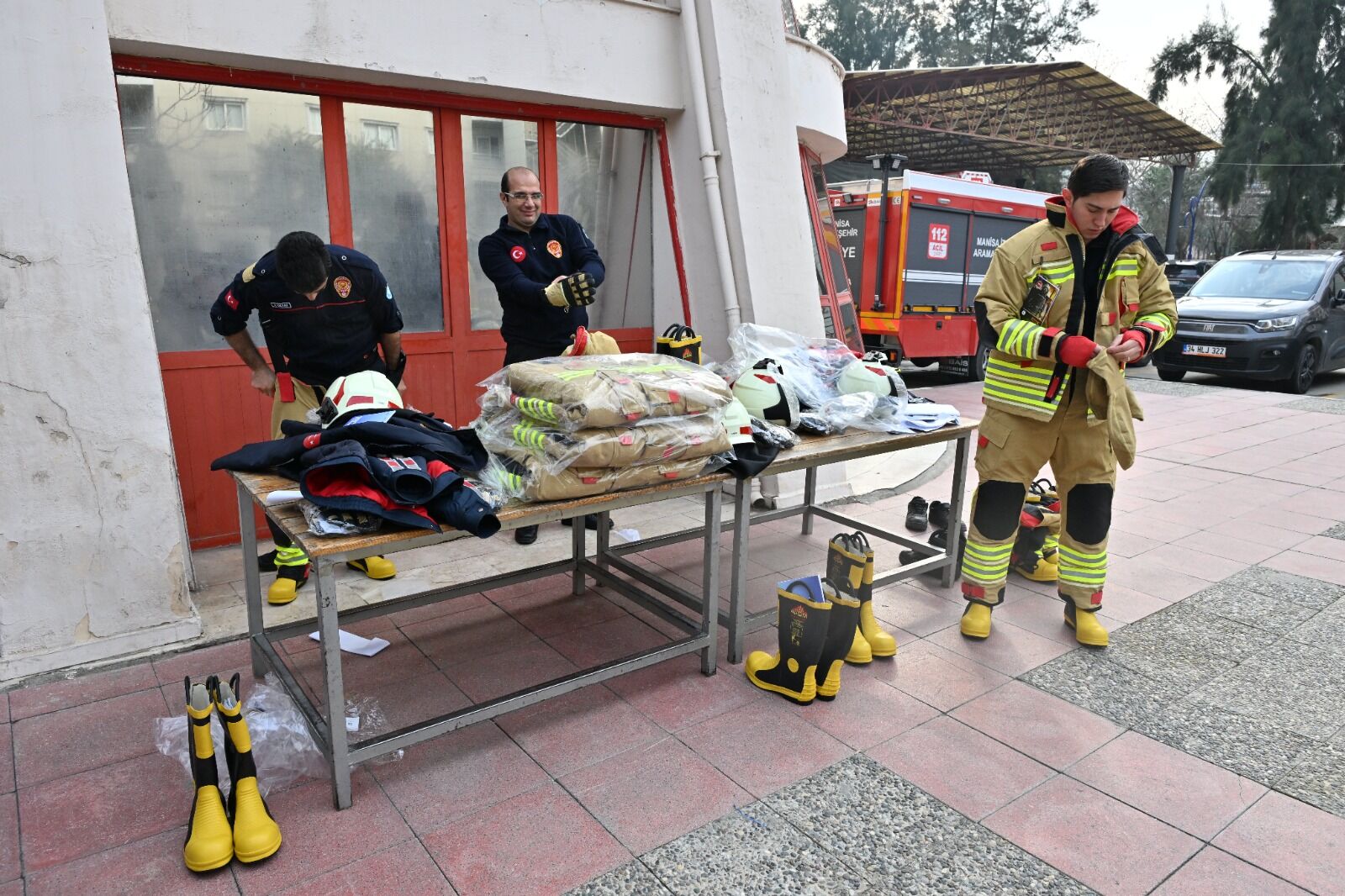 Manisa Büyükşehir'den Itfaiye Personellerine Son Teknoloji Koruyucu Kıyafet (3)