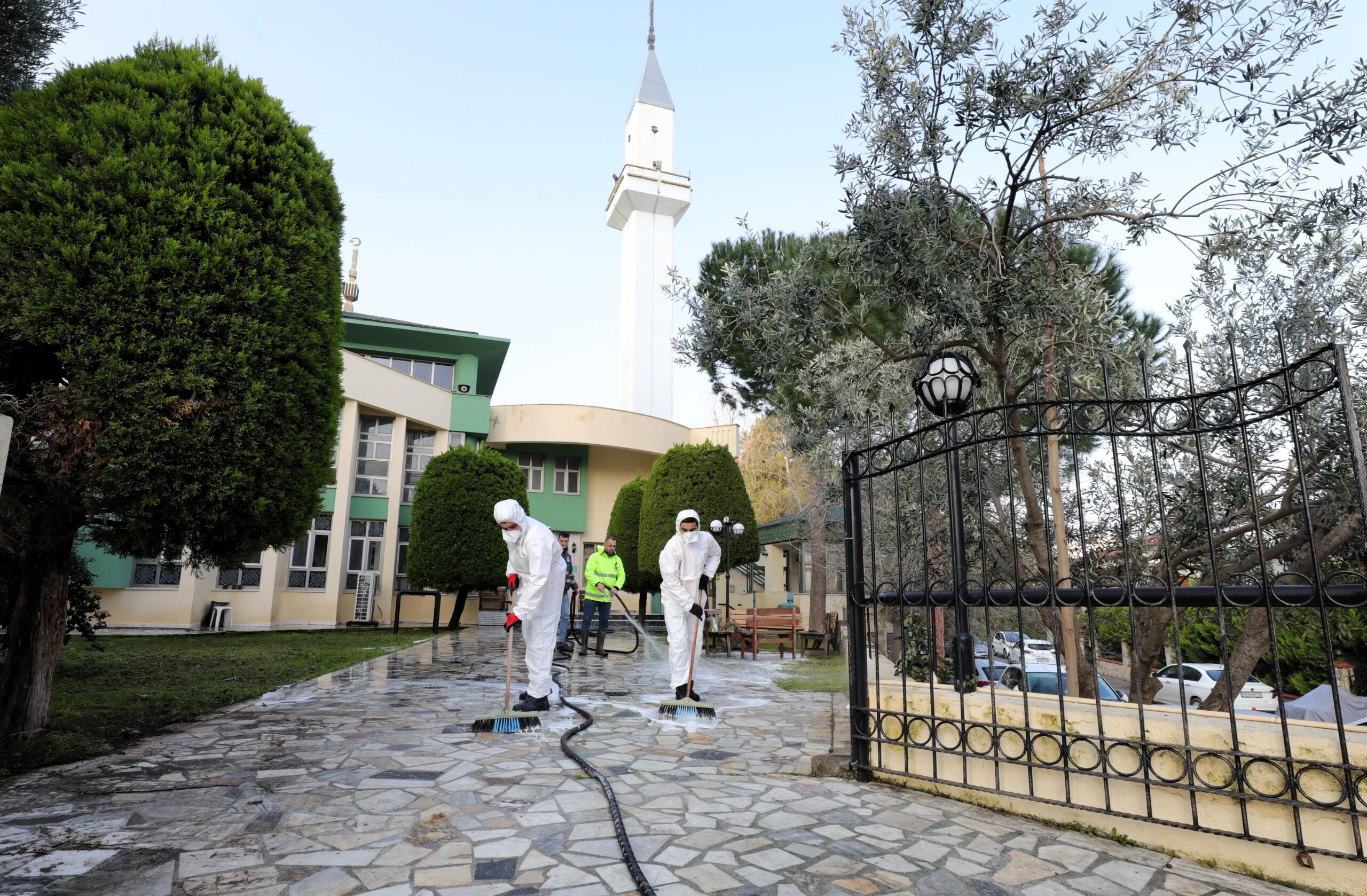 Narlıdere Camileri, Ramazan Ayı Için Hijyenik Hale Getirildi (2)