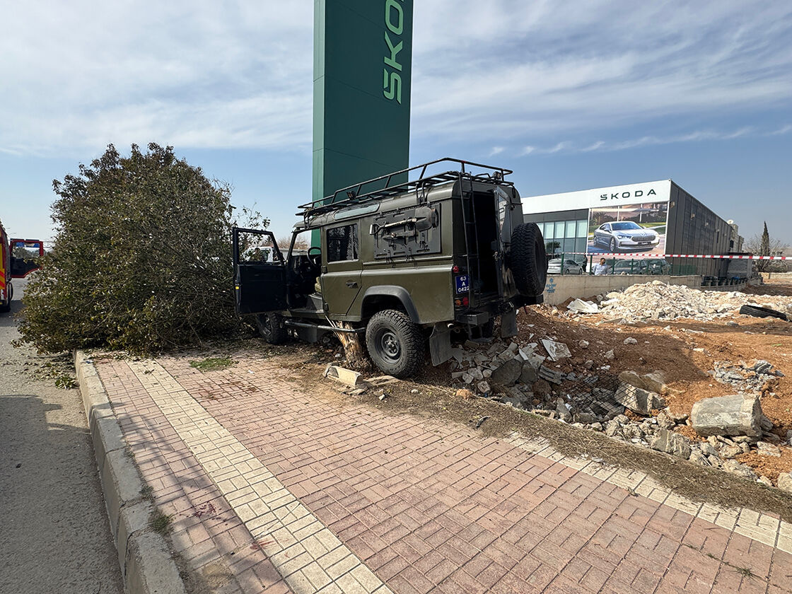 Şanlıurfa'da Özel Harekat Polislerini Taşıyan Ekip Aracı Kaza Yaptı1