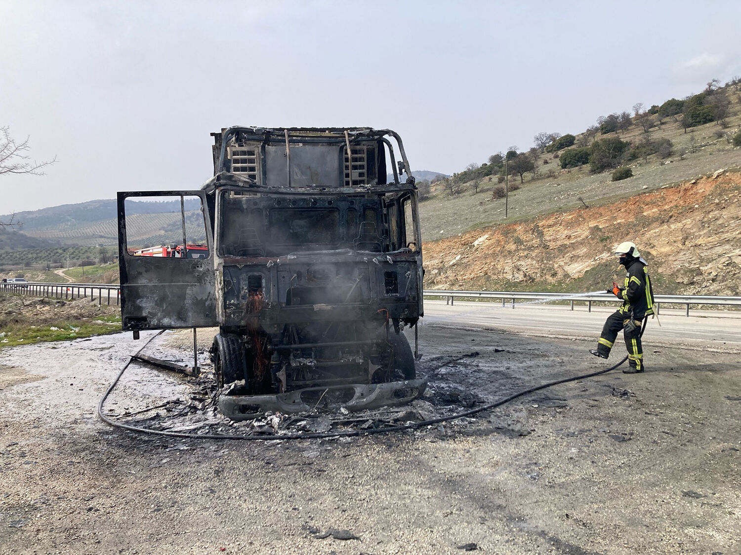 Seyir Halindeyken Alev Alan Tır Küle Döndü (4)