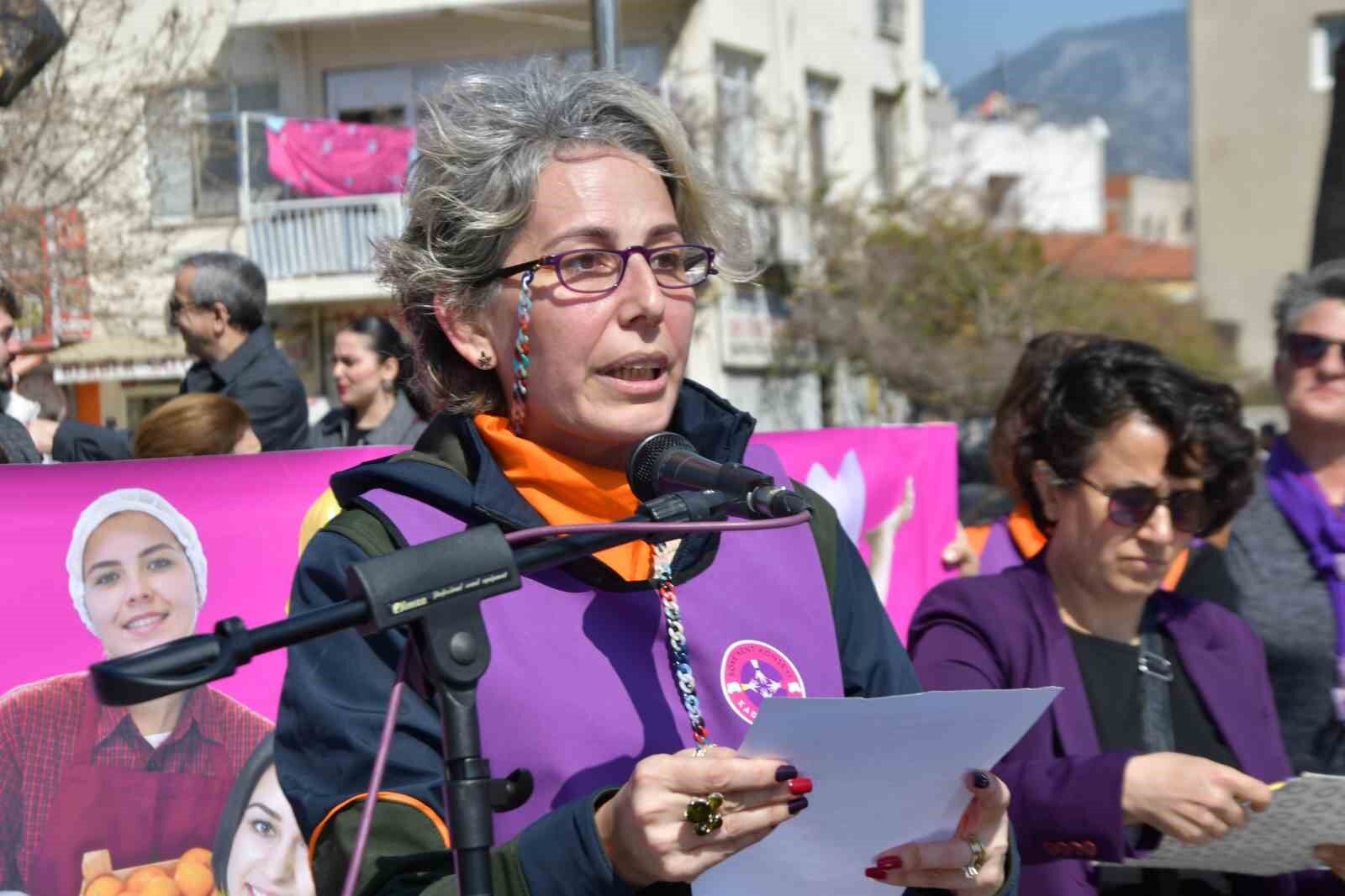 Söke’de 8 Mart Coşkus1 Kadınlar Dayanışma Için Yürüdü!