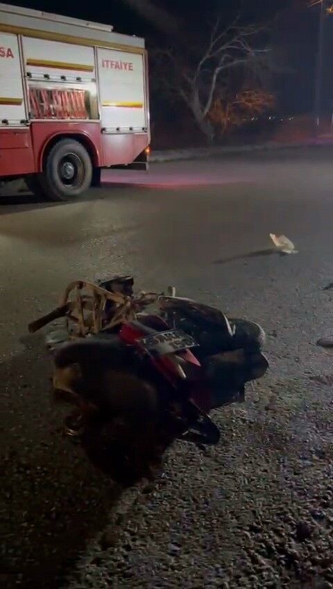 Soma'da Feci Kaza1Motosiklet Ortadan Ikiye Ayrıldı, Otomobil Savruldu!